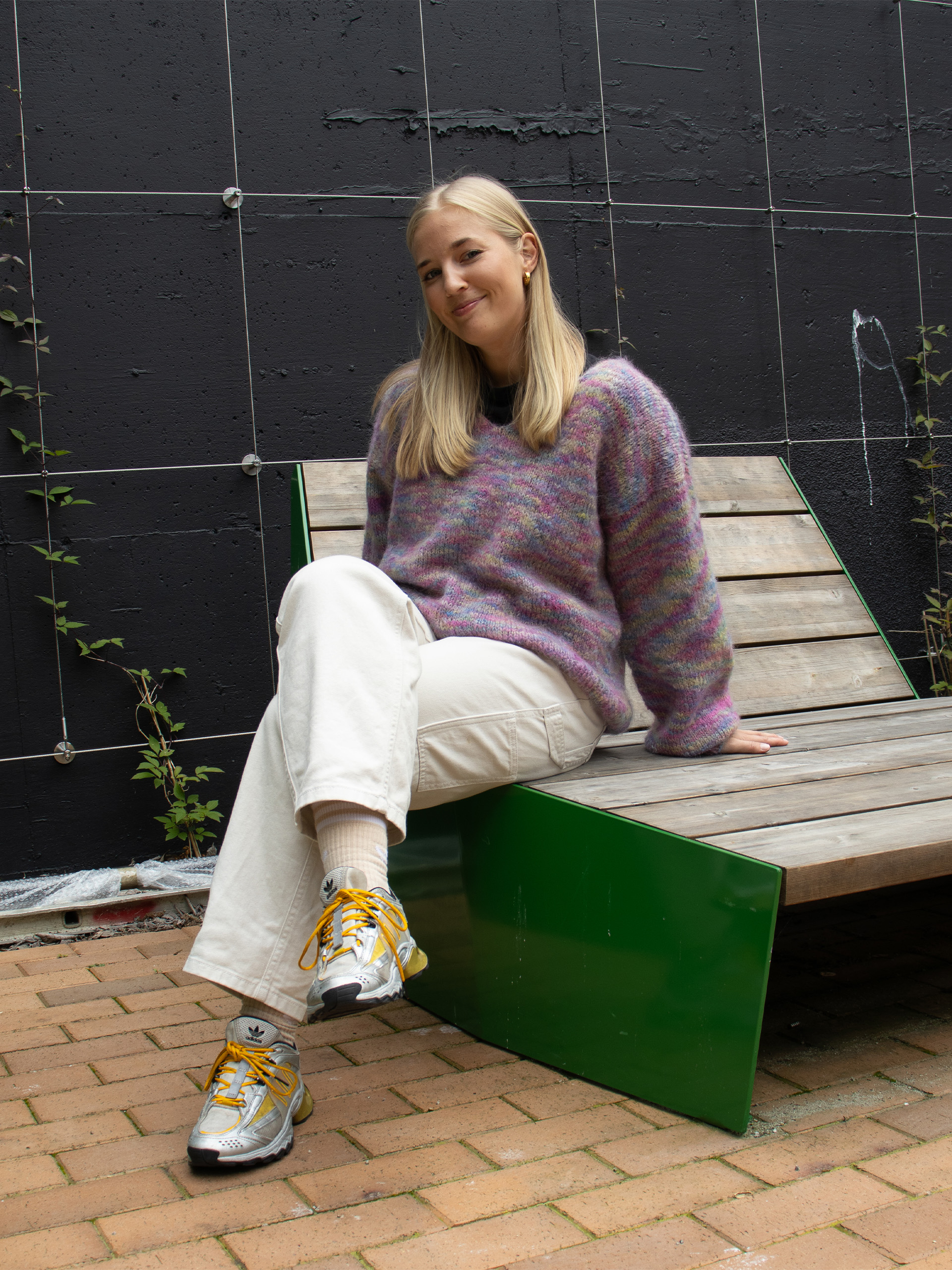 321-01a Amanda genser