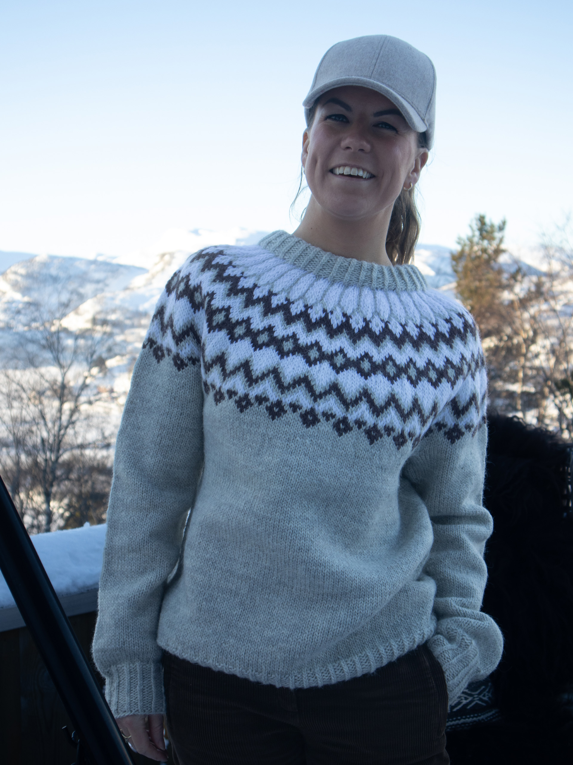 324-17 Dolomitt genser (Ulla)