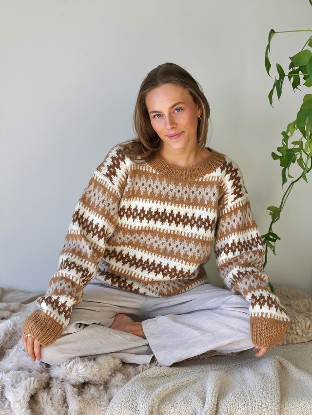 524S-09b GUNNHILD love dame