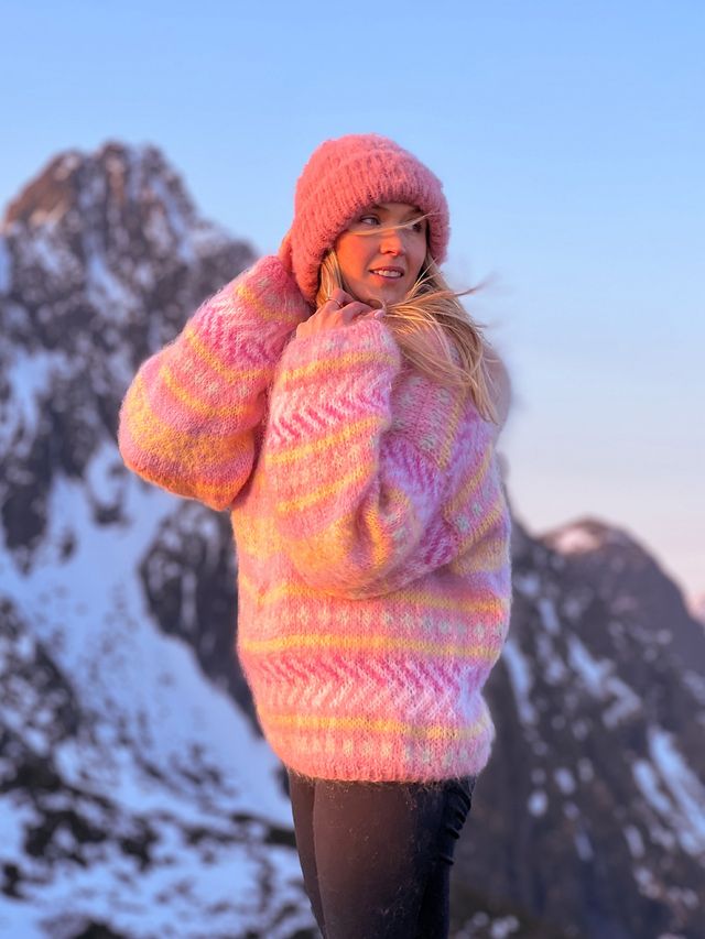 IR 02-01a Hanami tröja (Påfugl in Paris)